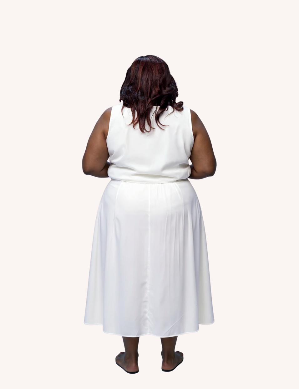 Model004_Back_02_reistor_overlap_midi_skirt_white_back_cropped.png